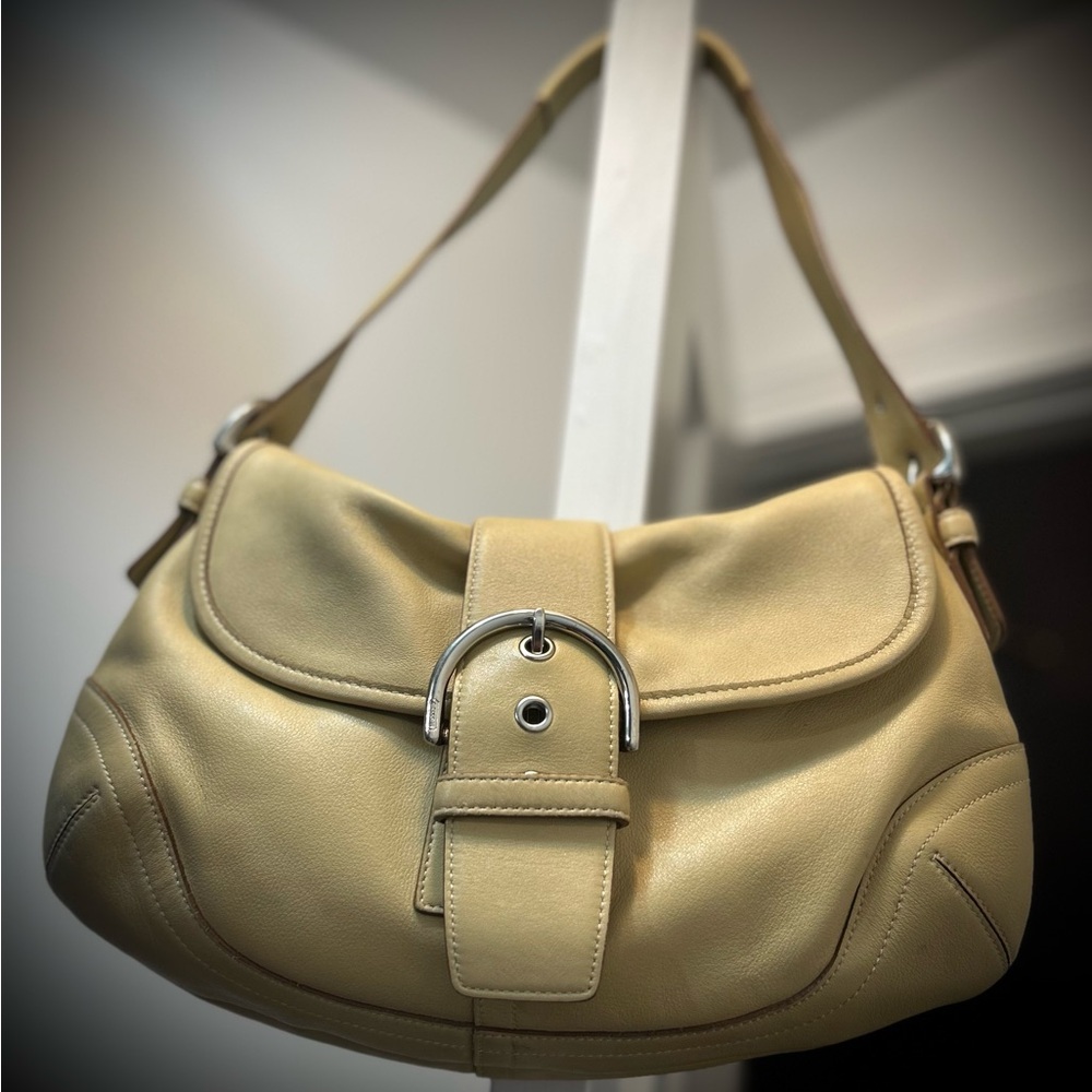 Chic Tan Leather Shoulder Bag
